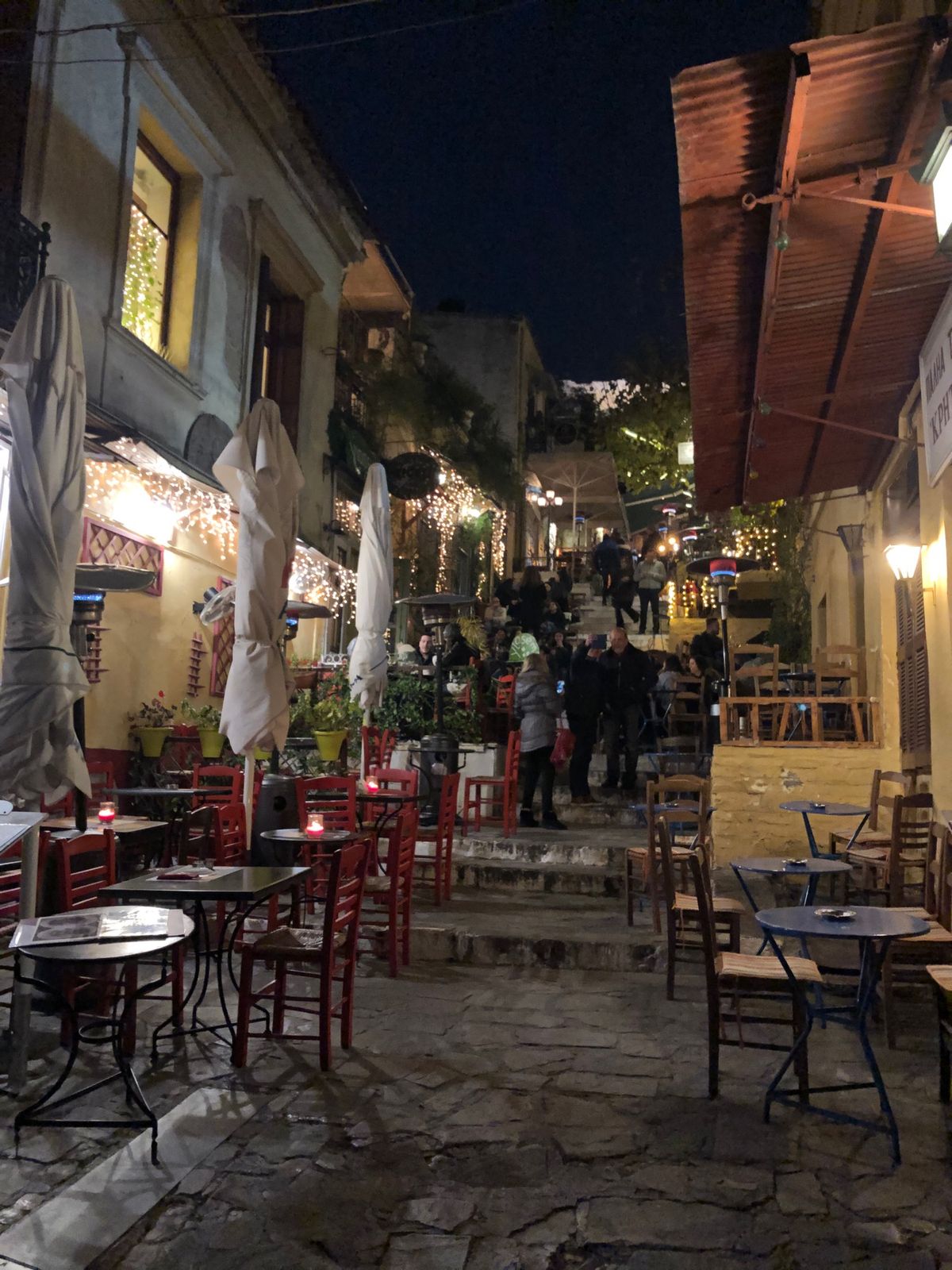 再建され豪華さには少し欠けるものの、さすがは世界三代宗教空間。パルテノン神...