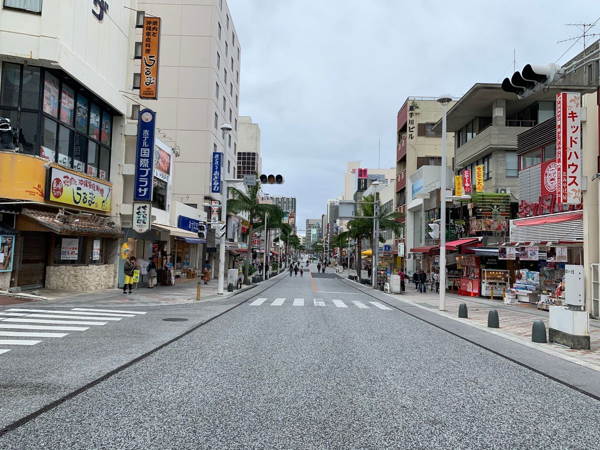 久米島では1人乗り電気自動車のコムズを借りて観光しました！
3時間あれば名...