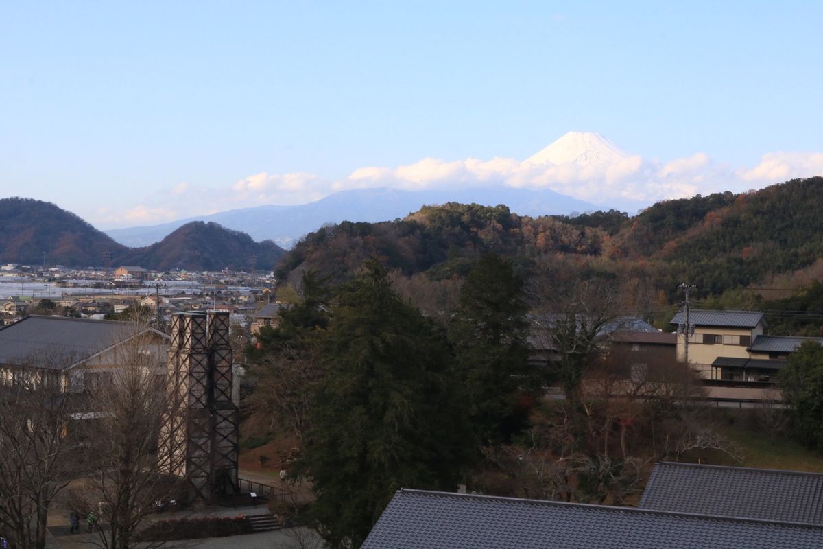 伊豆旅行初日の韮山反射炉と沼津の写真です！
一枚目は富士山と反射炉のコラボ...