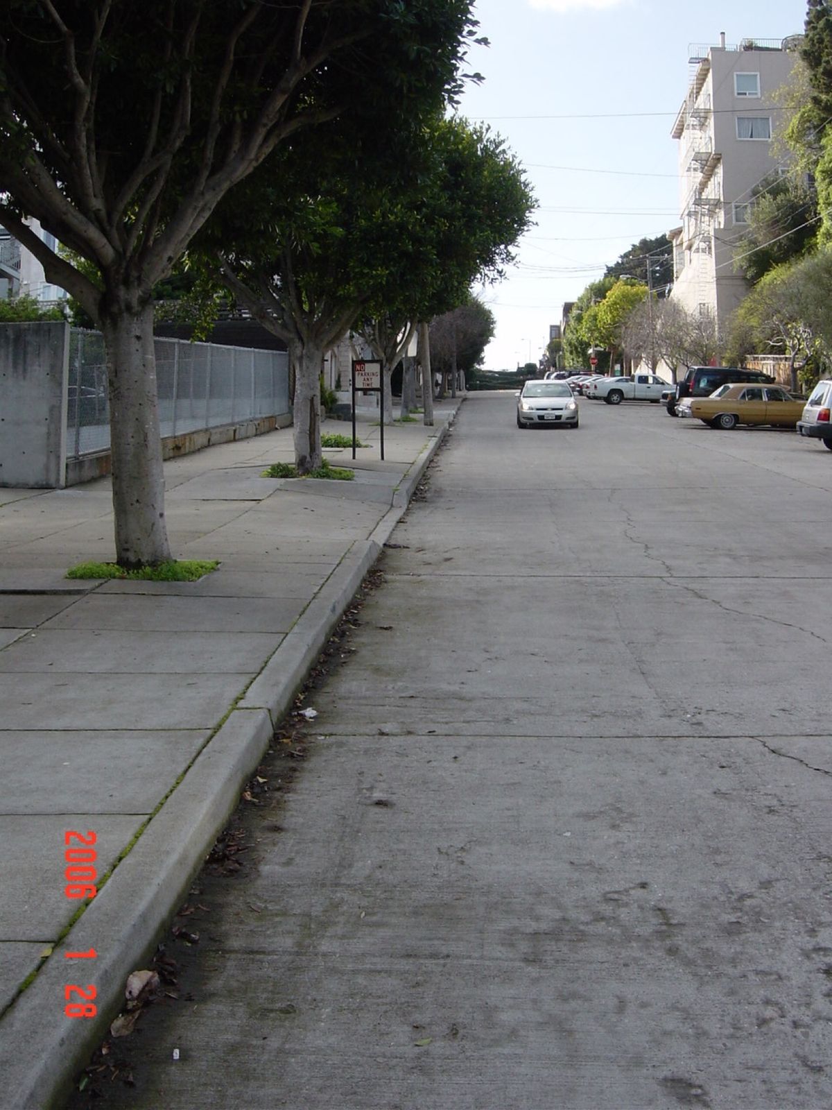 次に目指すはLombard Street。Coit Towerから徒歩で移...