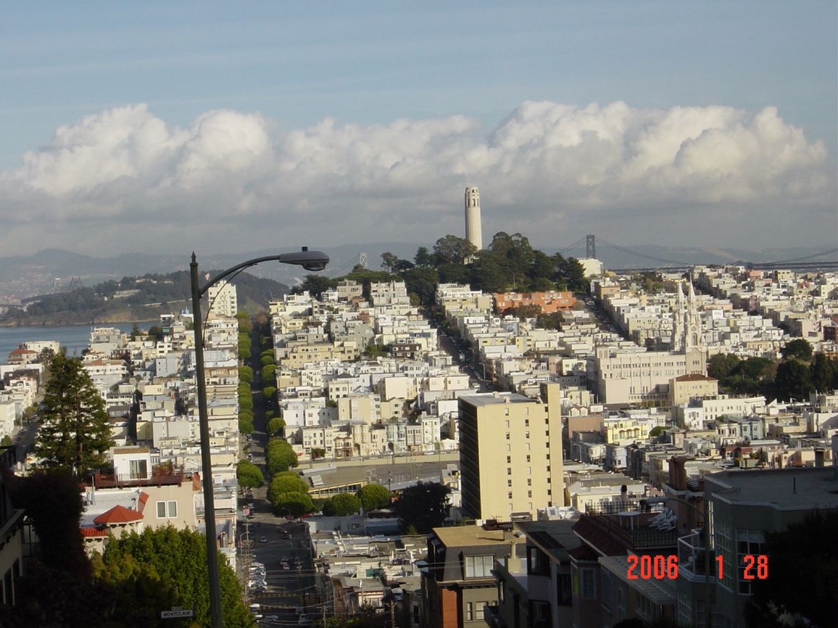 Lombard StreetからCoit Towerを望む🗼