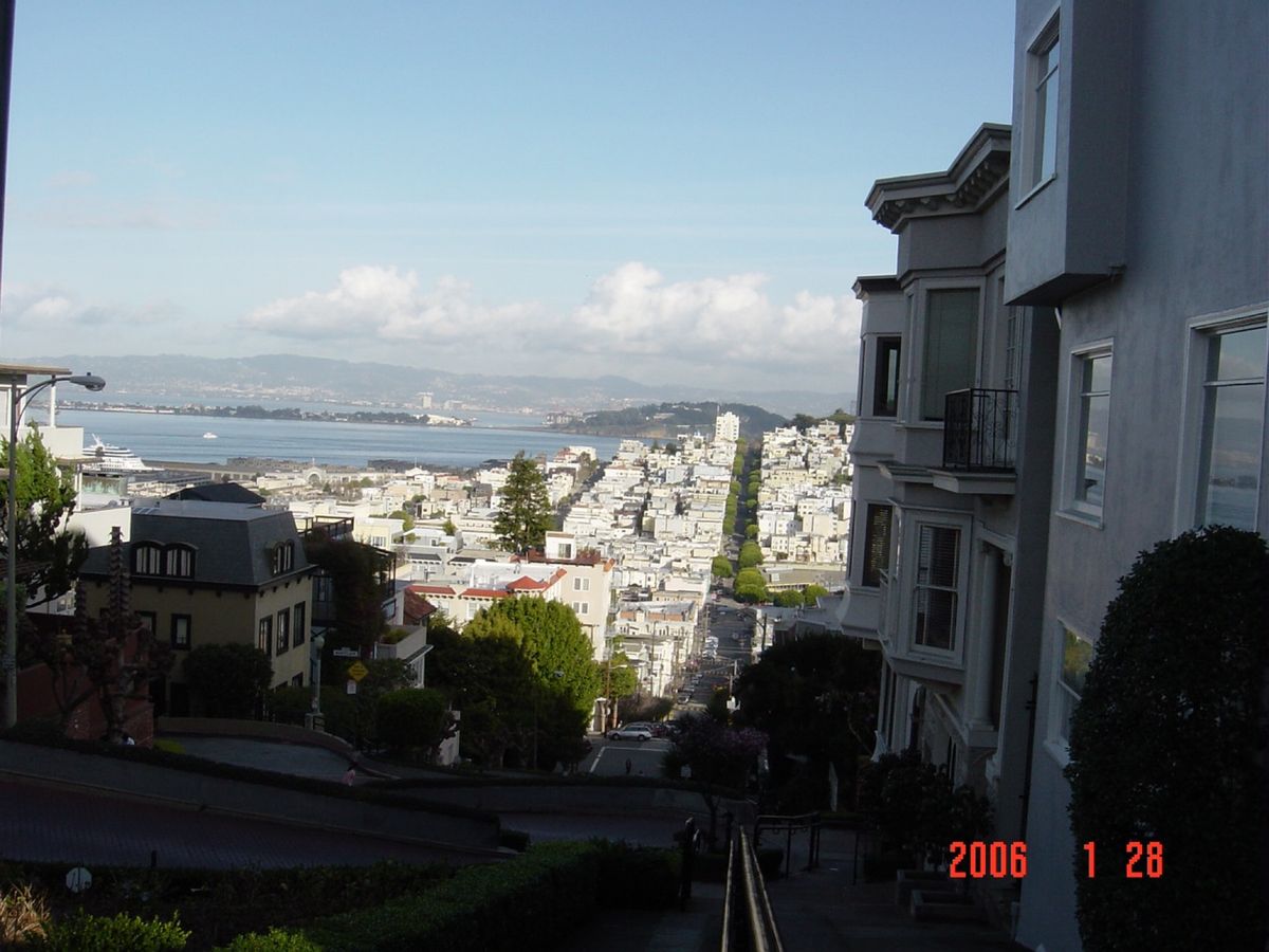 Lombard Street。こちらも徒歩で上りました🚶‍♂️