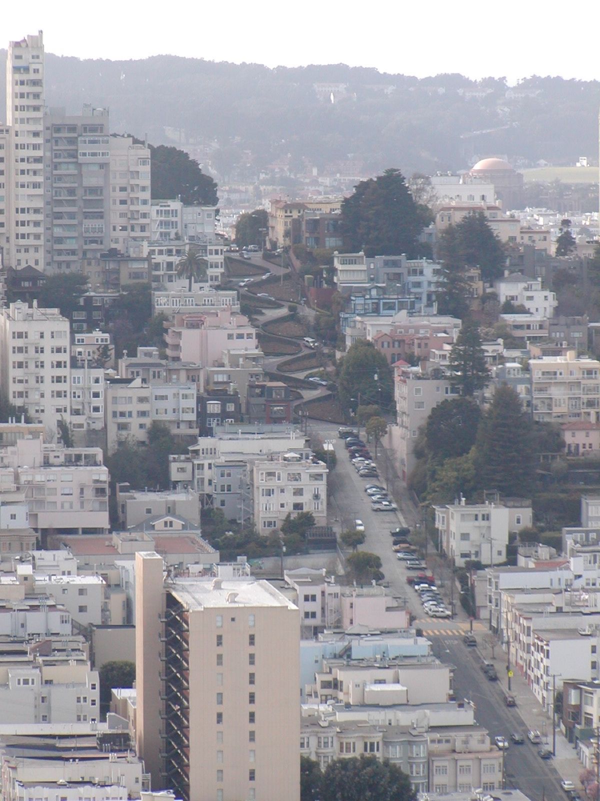 次に目指すはLombard Street。Coit Towerから徒歩で移...