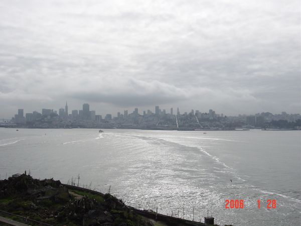 アメリカ(米国)・サンフランシスコ「2006：ASCO-GI@San Francisco」の写真：アルカトラズ島/船から眺めたSF市街地🏢...