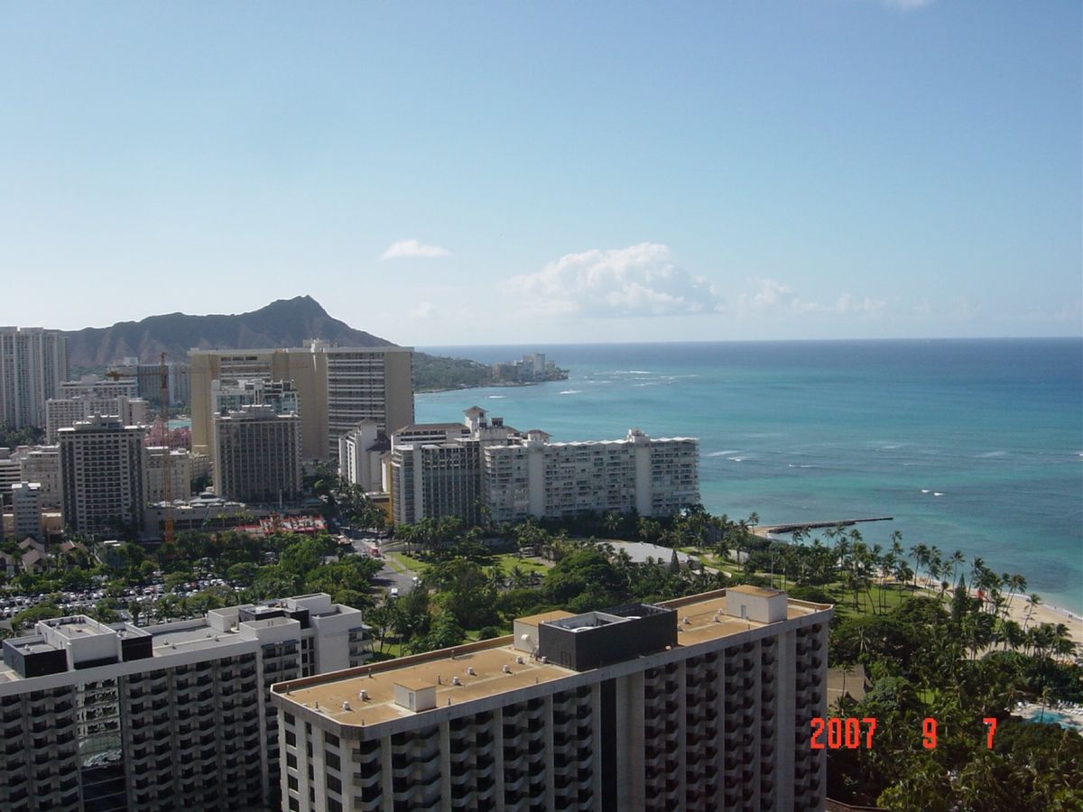 @Hilton Hawaiian Village その2
ベランダに珍客が...