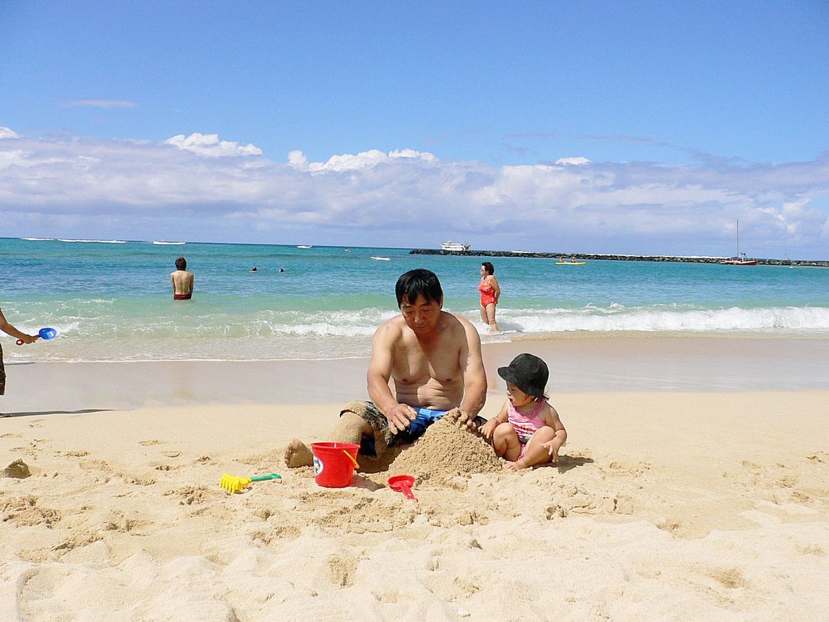 @Waikiki Beach🏖
義父と砂遊びの長男/長女😊