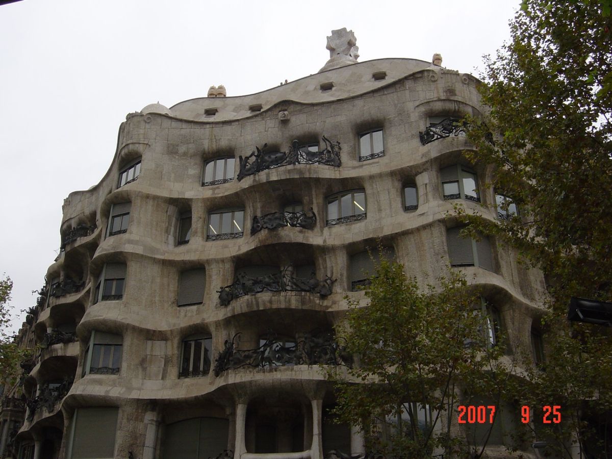 @Casa Mila
Casa Batlloから徒歩数分。今も入居者がいる...