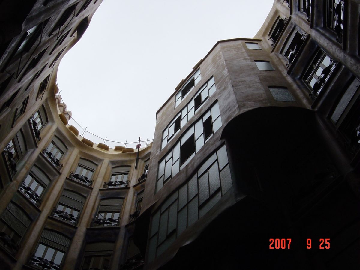 @Casa Mila
Casa Batlloから徒歩数分。今も入居者がいる...