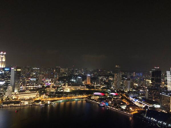 マレーシア・クアラルンプール「2ヵ国横断！憧れのホテルへ(°▽°)🇲🇾→🇸🇬」の写真：マリーナベイサンズ
インフィニティプール〜夜〜