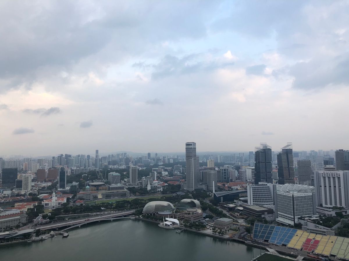 マリーナベイサンズ
インフィニティプール〜朝〜

ちなみに8月でも朝のプー...