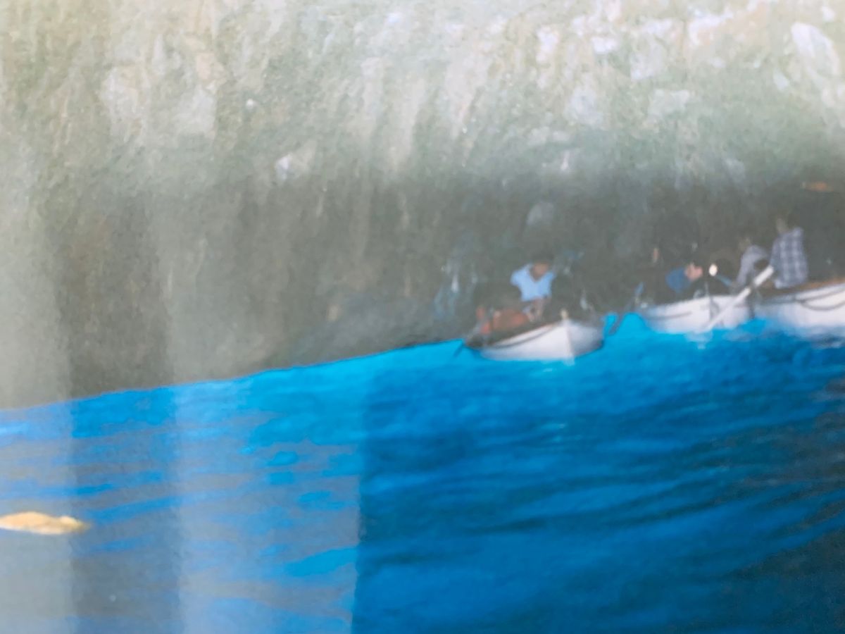 泊まったホテルの前から、うっすら見えるエトナ山。
本来、泊まるはずのホテル...