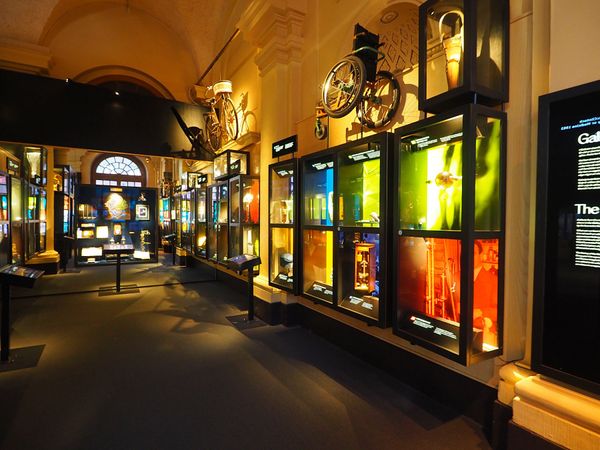 スウェーデン・ストックホルム「スウェーデン ストックホルムでショッピングと街歩きを」の写真：ノーベル賞博物館
過去の受賞者を紹介す...