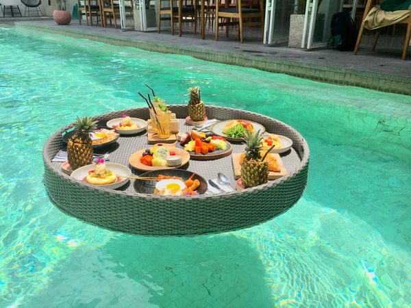 インドネシア・バリ「バリ」の写真：プールの中でbranch🍹
最高にバリっぽい！