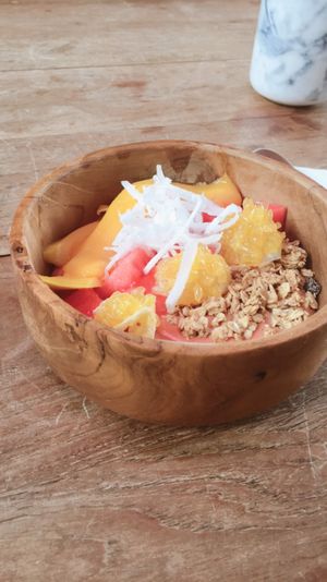 朝ごはんにアサイーボウル🍑🍉🥭