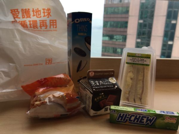 香港・香港「一人旅」の写真：海外に行ったら日本にもあるものを買って比...