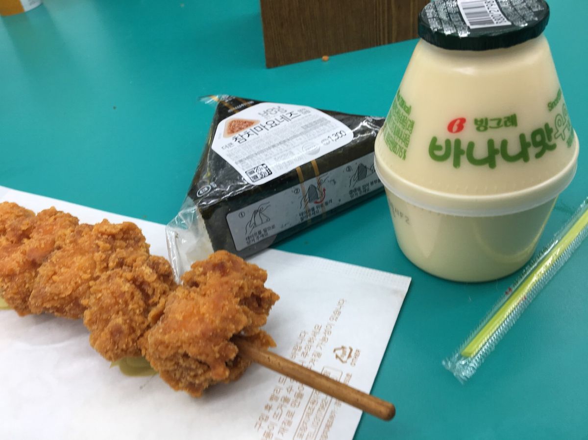 プサン経由でセブ島へ。
プサンで夜ご飯を食べようとしたのに時間がなくて結局...