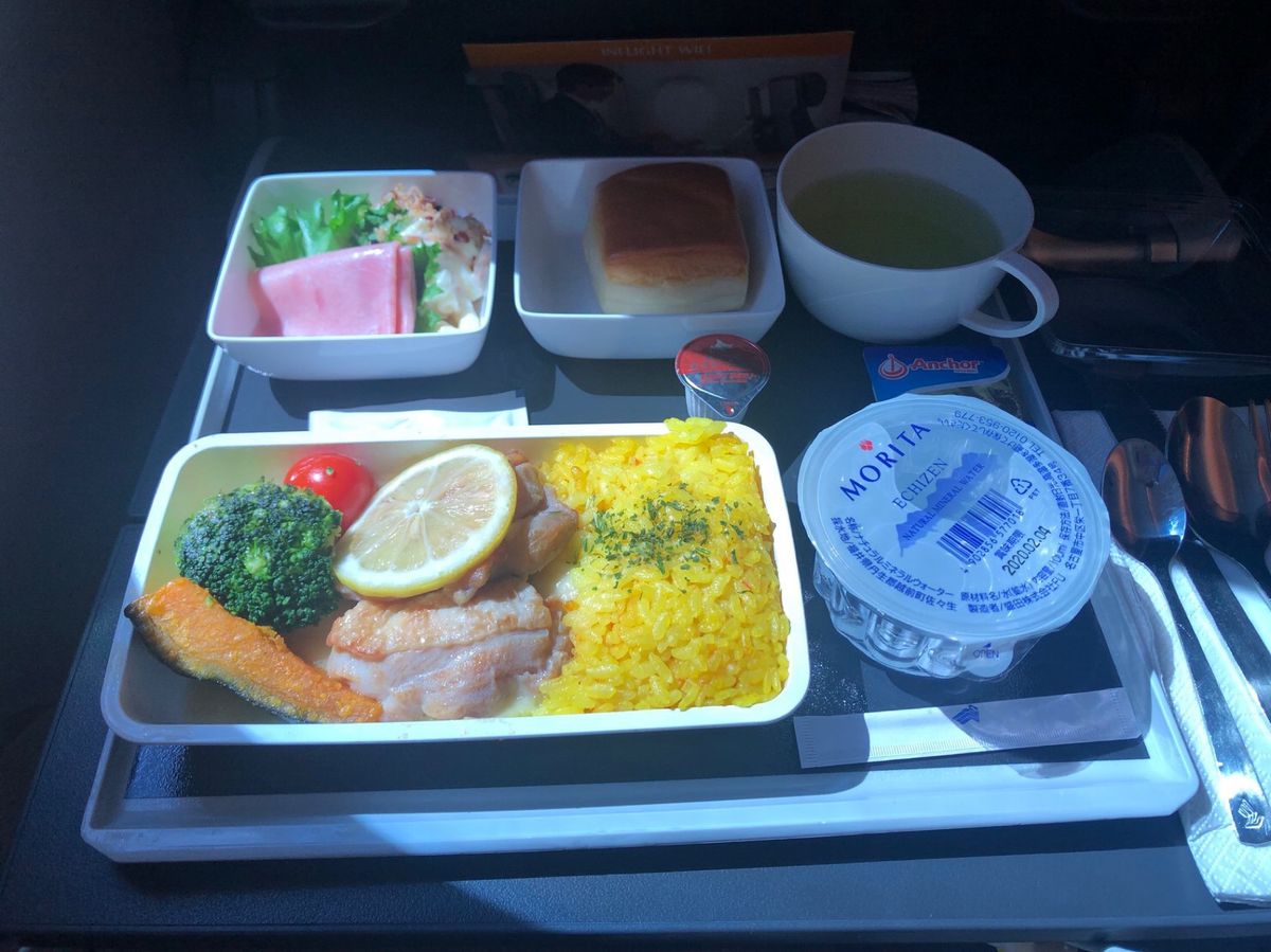 🍴機内食
シンガポール経由でバリ島へ