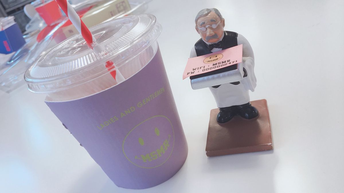 📍MSMR
靴下屋さん。駅から少し歩くので汗ダラダラ。
サービスで頂いた紅...