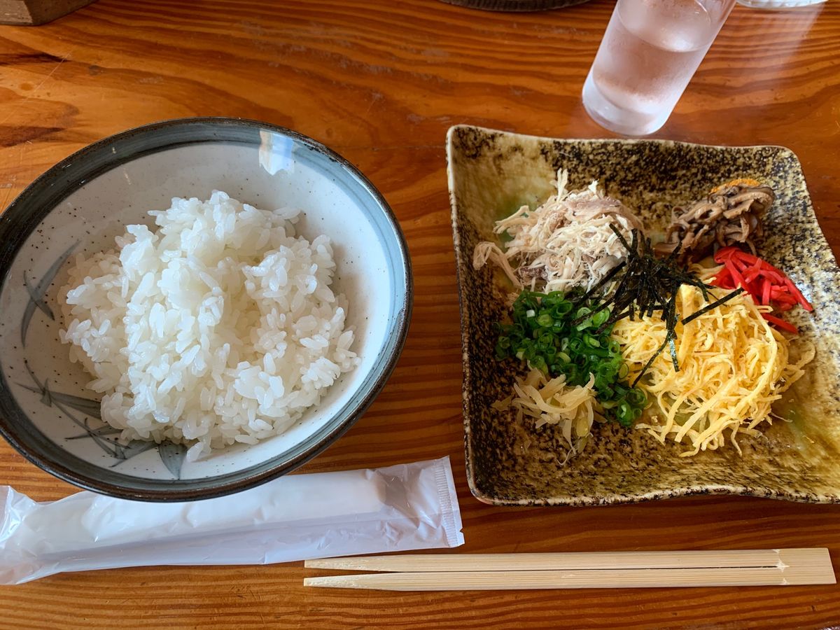 📍ひさ蔵
奄美大島の郷土料理「鶏飯」
ここは観光客向けの味付けだそうで、本...