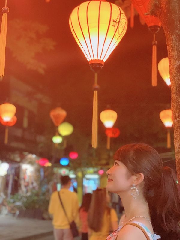 ベトナム・ダナン「ダナン・世界遺産ホイアン」の写真：ホイアンの夜はエレクトリカルパレードのよ...