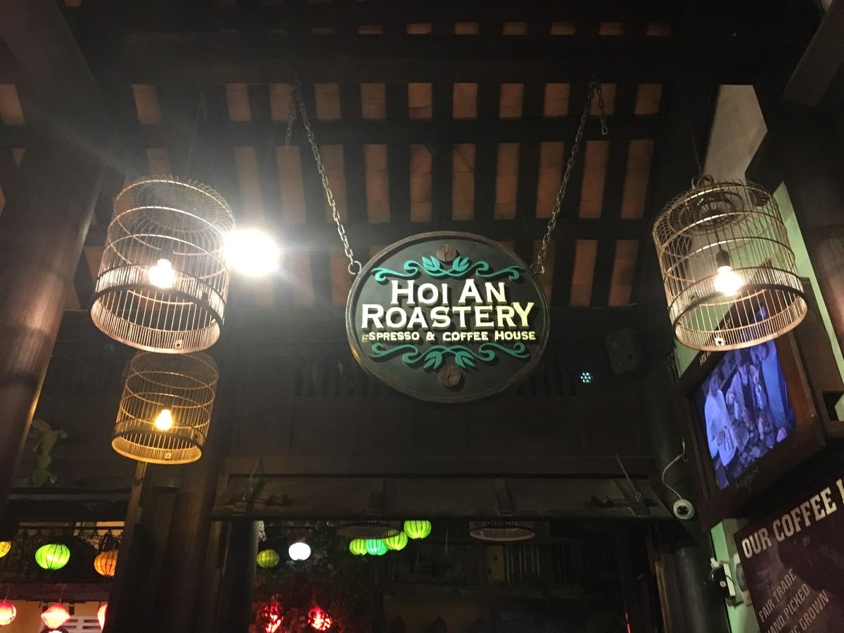 ホイアンで休憩に寄ったカフェ☕️
初めてエッグコーヒーってやつを頼んだんだ...