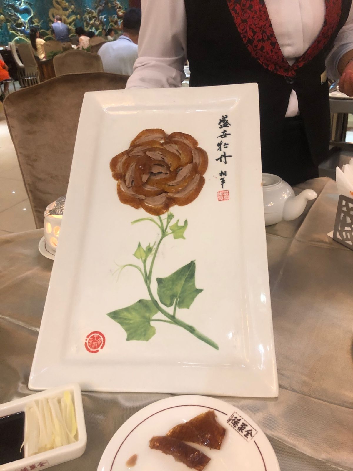 前の北京訪問では
敷居が高くて行けなかった全聚徳❤️

今回は行けました😁...