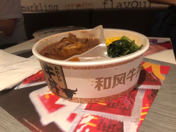 中国・北京「北京」の写真：着いてすぐのごはんは
マクドナルド🍔
外...