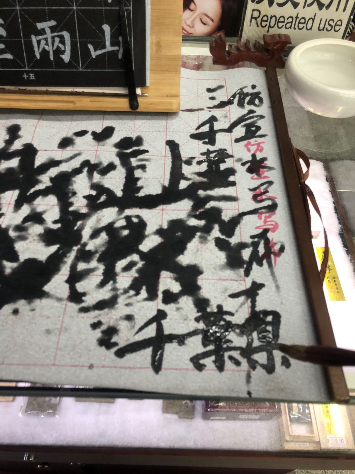 街をぶらぶら

ホテルでは弦楽の演奏✨

オークラなので日系企業のビルにあ...