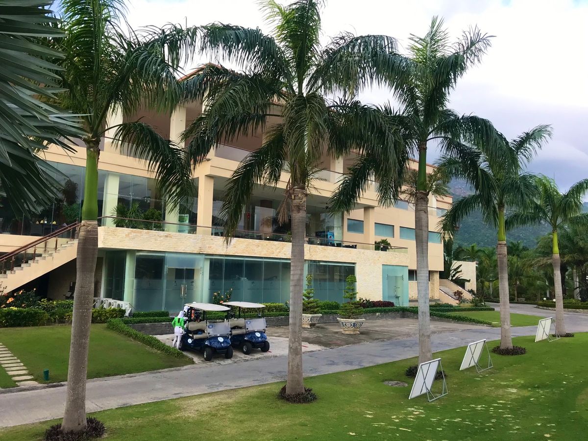 Diamond Bay Resort & Golf
ニャチャン市内から15...