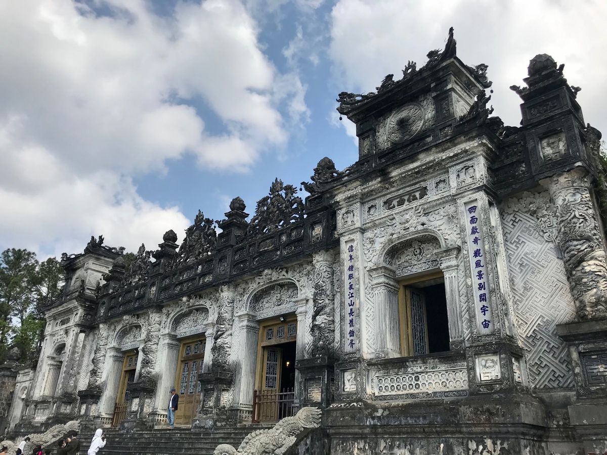 フエ近郊ミニツーリング🛵カイディン帝陵
今日はバイクをレンタルしてミニツー...