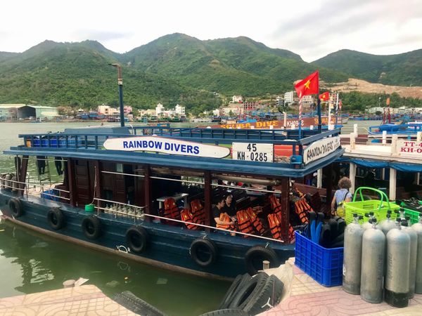 ベトナム・フエ「ベトナムニャチャン 旧正月休暇にゴルファー+ダイバー+バックパッカーになる旅」の写真:ニャチャンダイビング 1日目
Rainb...