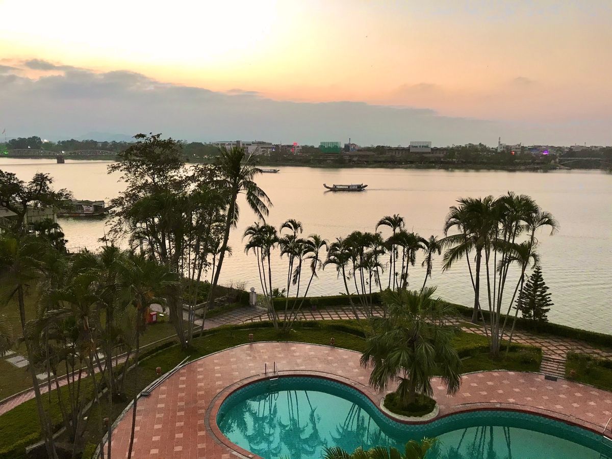 ベトナム統一鉄道の旅
ニャチャンから鉄道に揺られること14時間、ちょうどい...