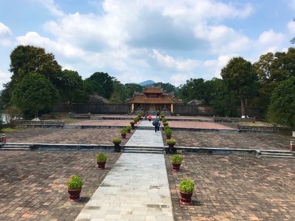 ベトナム・フエ「ベトナムニャチャン 旧正月休暇にゴルファー+ダイバー+バックパッカーになる旅」の写真:フエ近郊ミニツーリング🛵ミンマン帝陵
次...