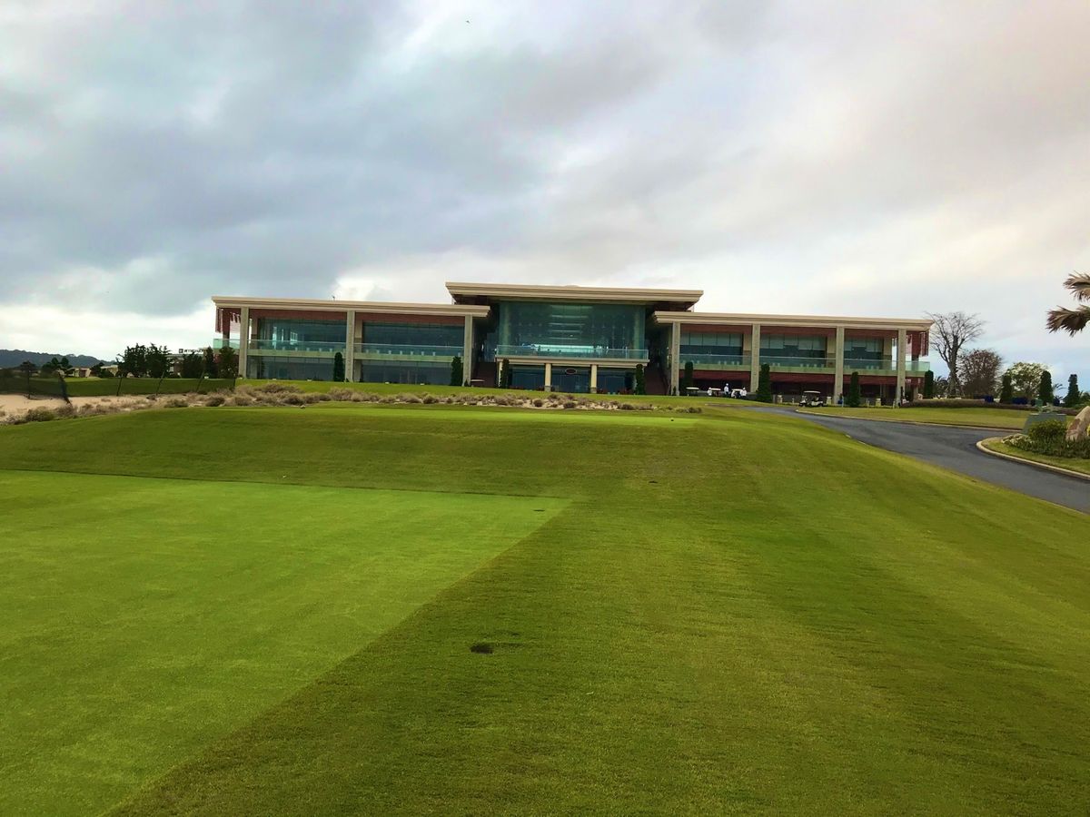 KN Golf Links
ニャチャンの南側、空港近くの新しいゴルフコース...