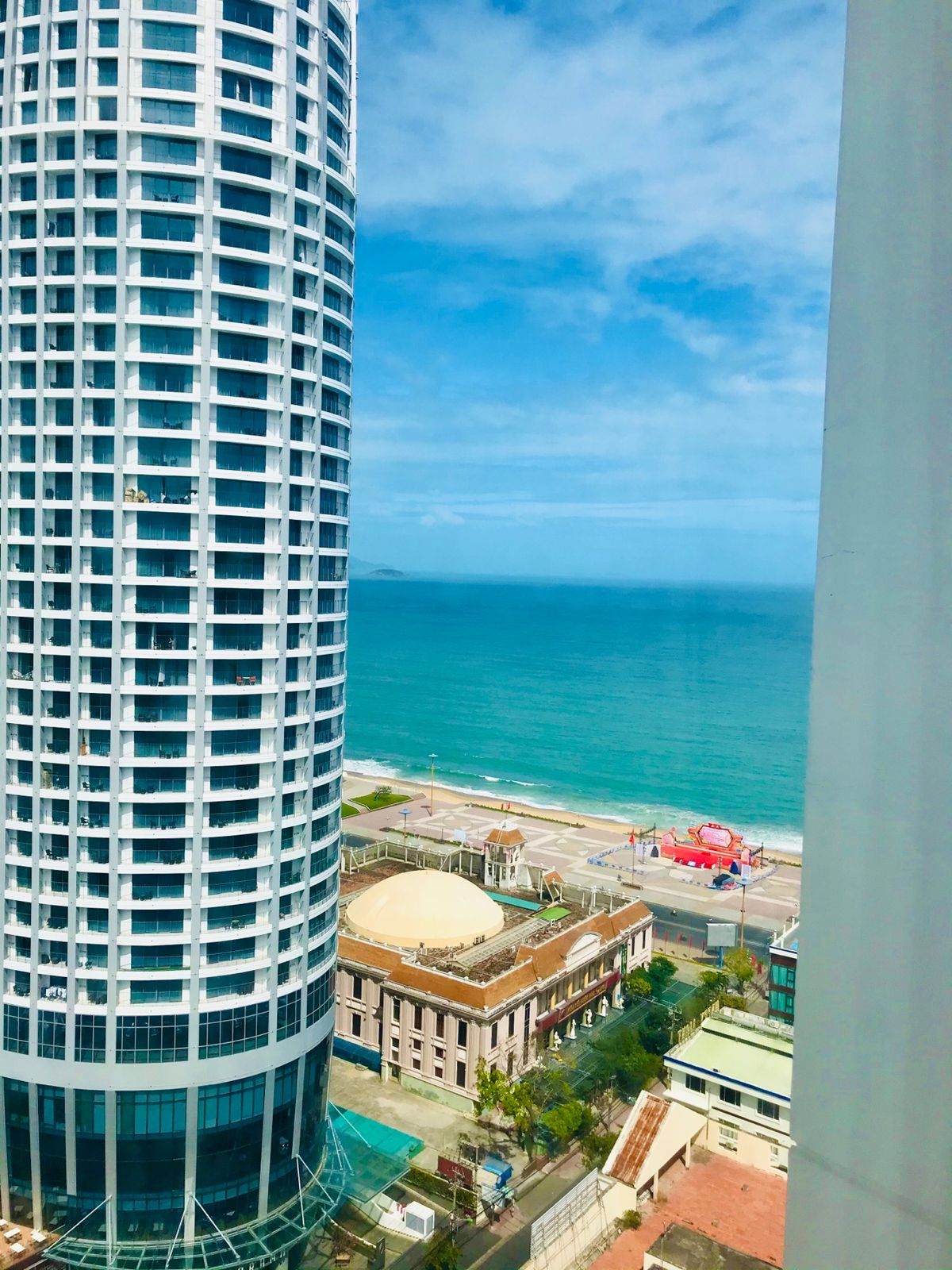 ハノイから飛行機で2時間✈️ニャチャンにやってきました。
30℃をちょっと...