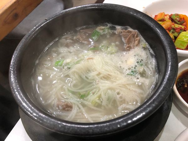 大韓民国 (韓国)・ソウル「韓国」の写真：旅の楽しみは街の朝ごはん

深夜に着いた...