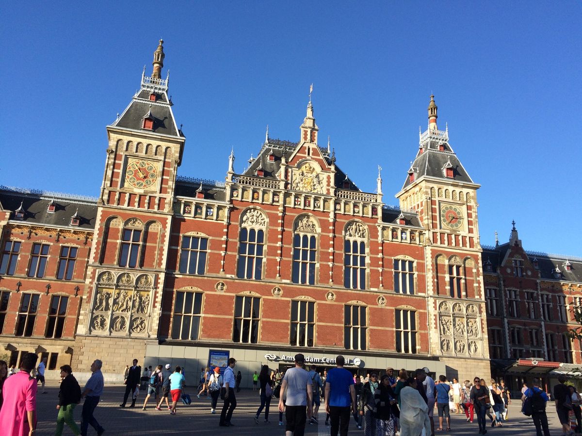 アムステルダム中央駅

ここを起点に電車でいろいろ行きました

アムステル...