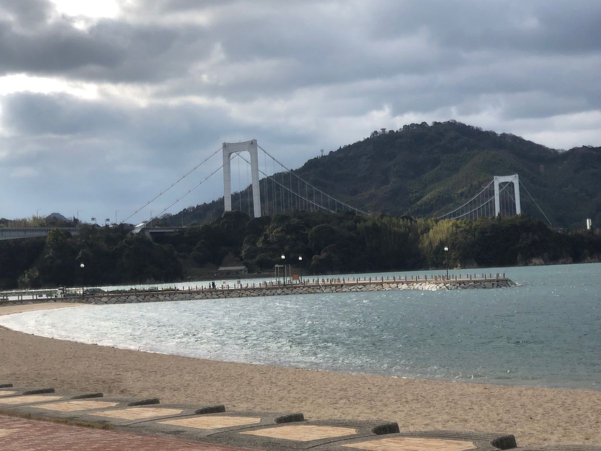 目的地は道後温泉だけど
敢えての広島空港着
しまなみ海道を渡ります🚙