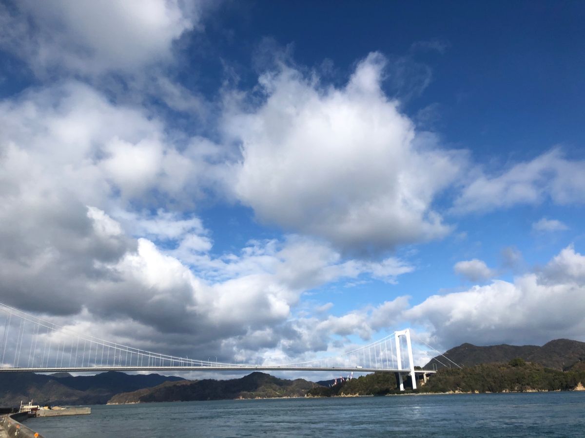 目的地は道後温泉だけど
敢えての広島空港着
しまなみ海道を渡ります🚙