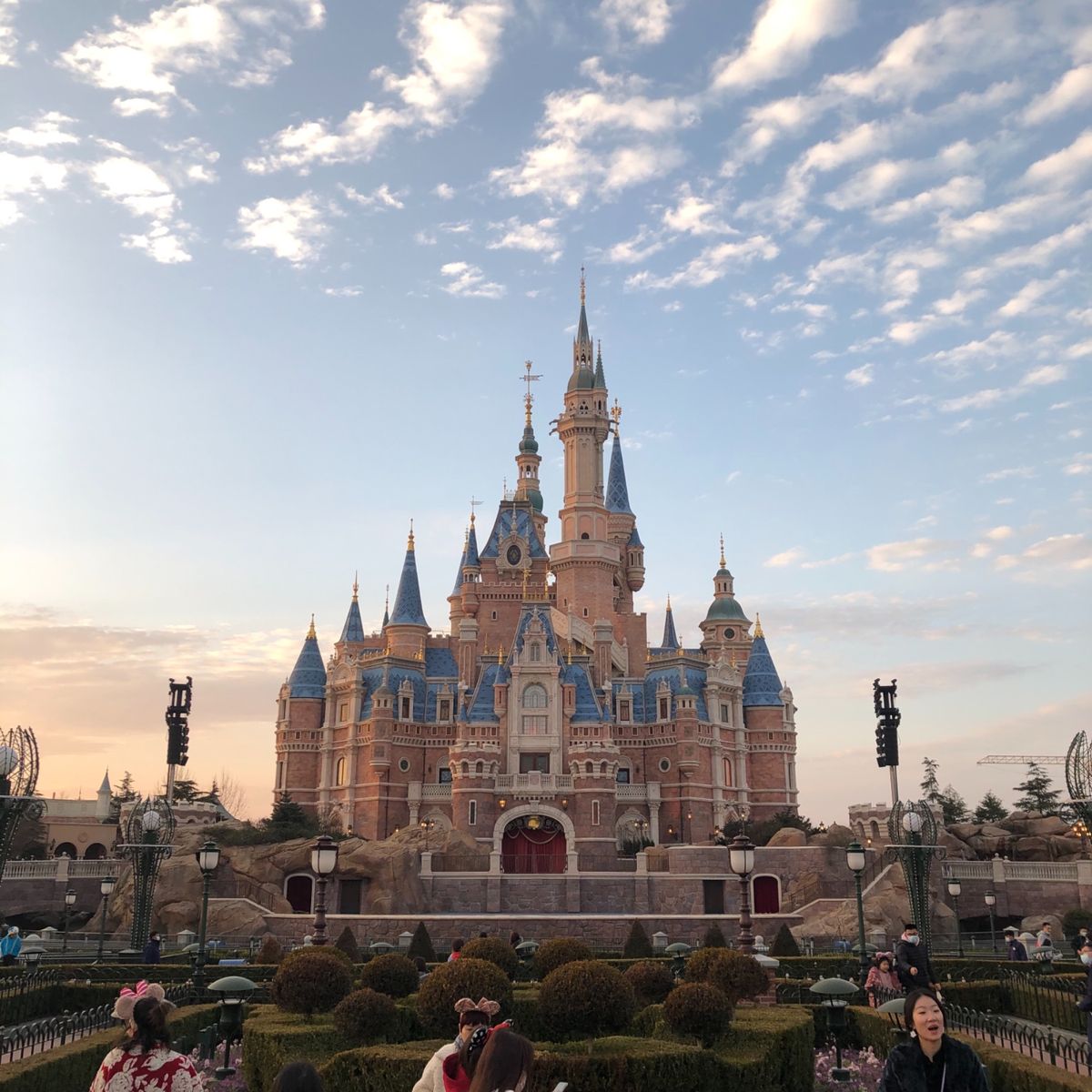 上海市内のクラフトビールの人気は高くなりつつあります。高層ビル群は世界屈指...