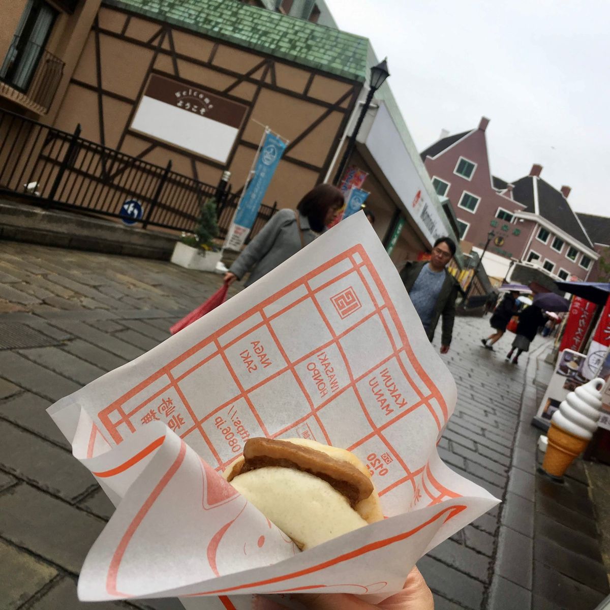 長崎の街を散策🚶‍♀️
あいにくの雨でなかなか写真が撮れず、、、
それでも...