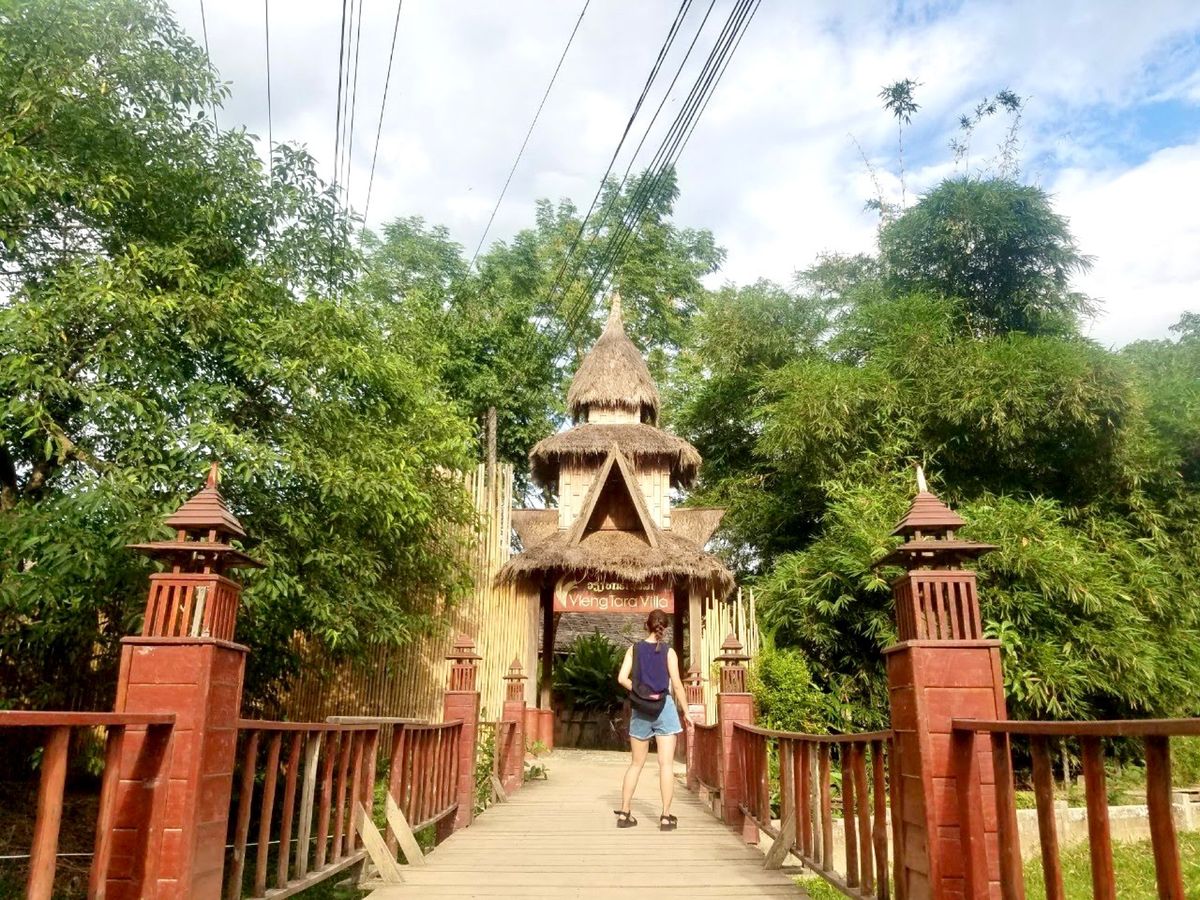 〜ヴァンヴィエン〜
高速バスでヴィエンチャンからヴァンヴィエンへ。
ヴァン...