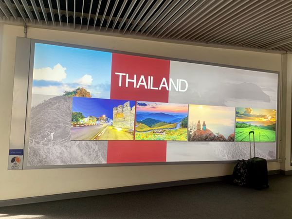 ラオス人民民主共和国・ビエンチャン「ラオス旅行」の写真：タイでのトランジット✈️
空港では朝ごは...