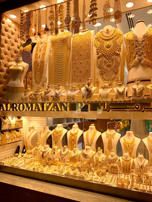 アラブ首長国連邦・ドバイ「ドバイ　家族旅行」の写真：ゴールドスーク.

どこを見ても金で、こ...