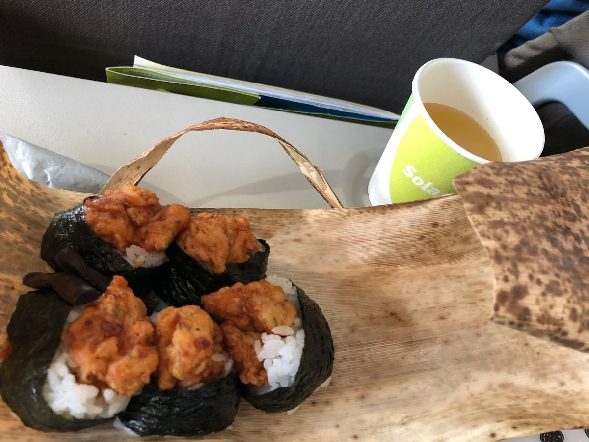 空港ラウンジでクロワッサン
機上では地雷やの天むすの
朝食ゴールデンコース😁