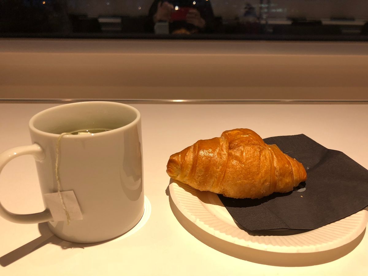 空港ラウンジでクロワッサン
機上では地雷やの天むすの
朝食ゴールデンコース😁