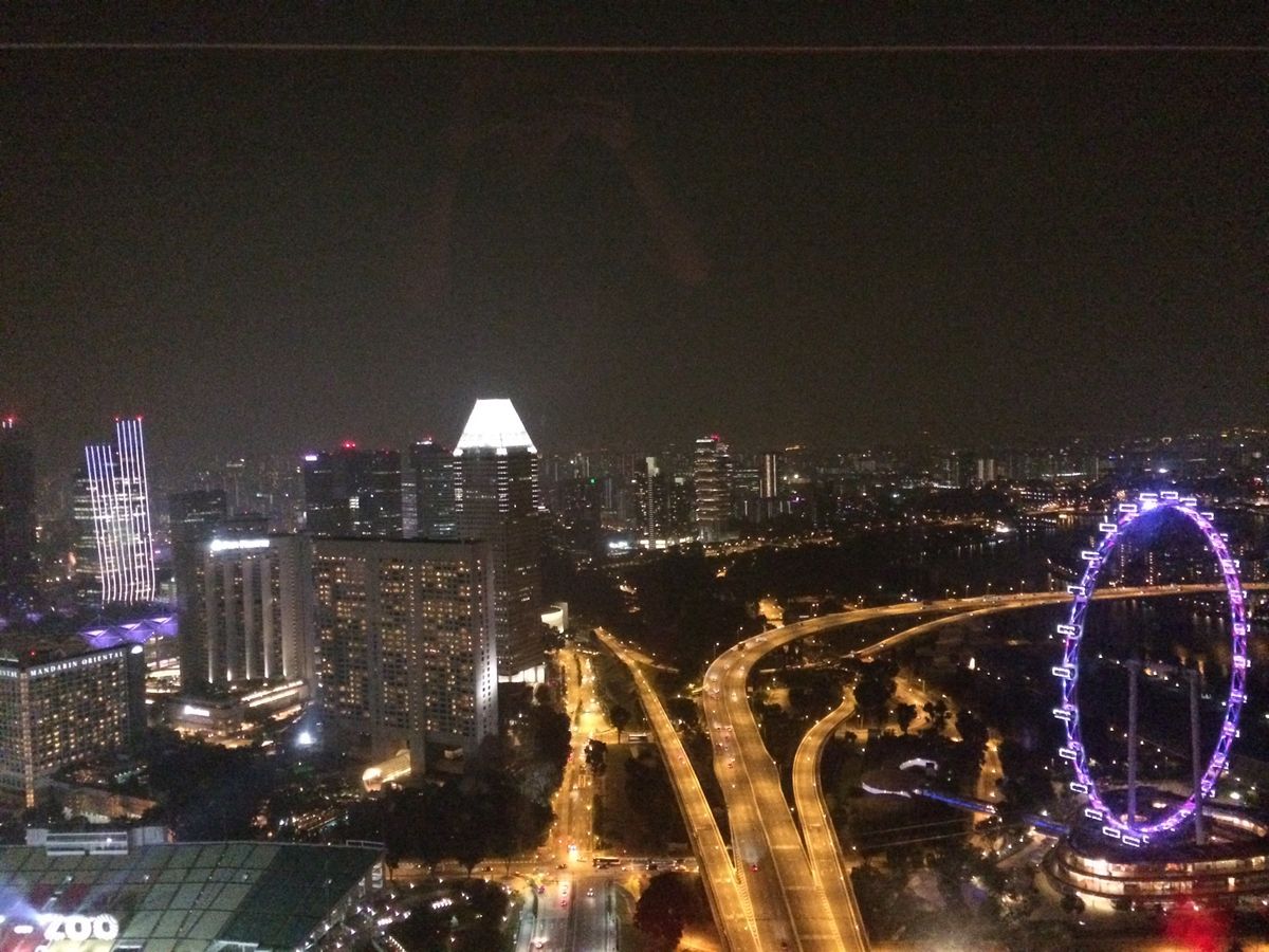 この夜景、次は展望デッキではなくホテルの部屋からのんびり見てみたい。