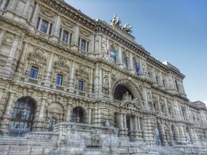 22nd Jul. 2013 pic📷

Palazzo di Giust...