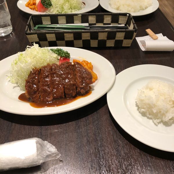 日本・大阪「先輩との旅in神戸、大阪」の写真：神戸といえば洋食屋さん
グリル一平 でランチ