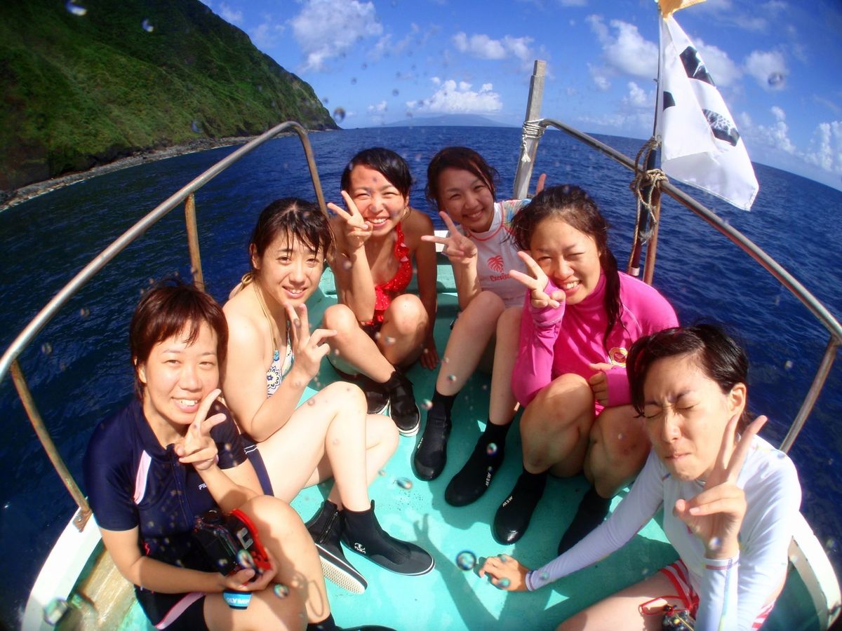 19th Aug. 2012 pic📷

in 御蔵島🏝

イルカ達と沢山...